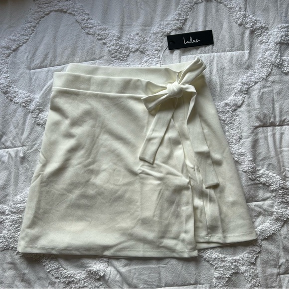 Lulus Dresses & Skirts - NWT Lulus Wrap Mini Skirt